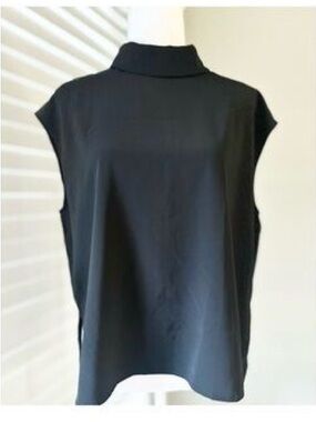 NWT Commense Sleeveless Mock Neck Top in size S